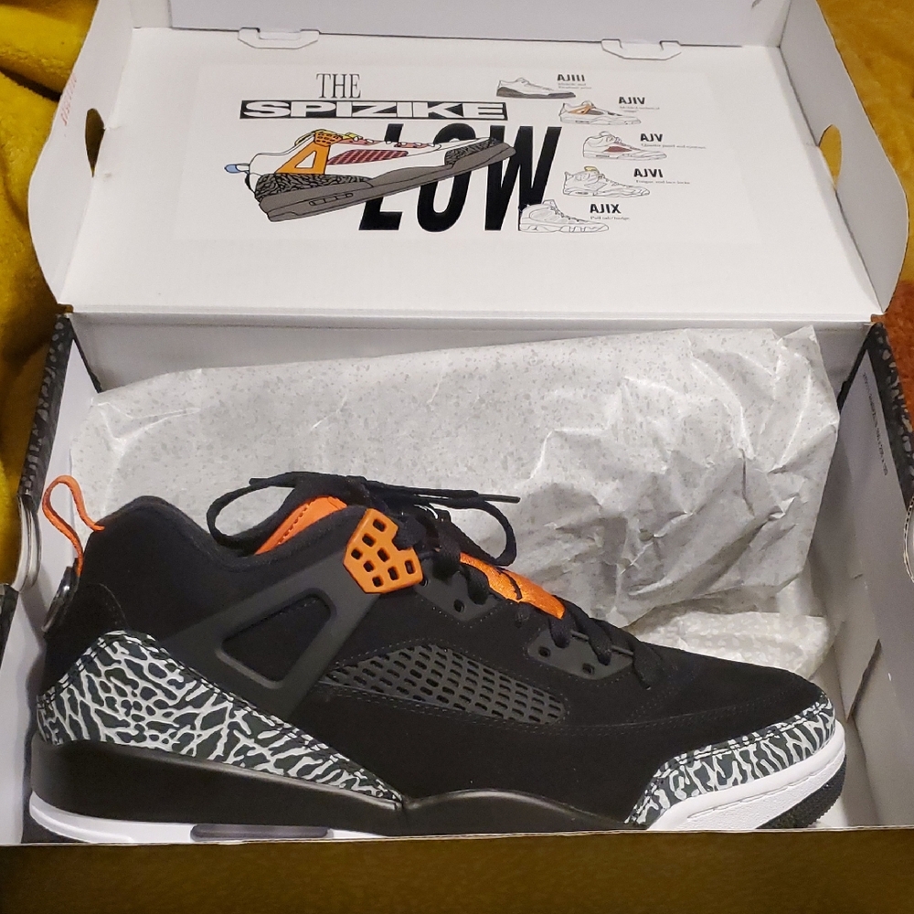 Jordan Spizike Low Black and Starfish Sneakers